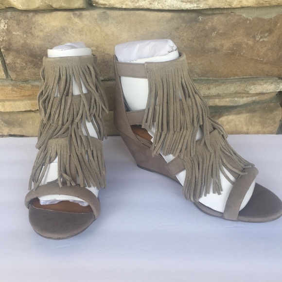 [Material Girl] taupe fringe wedge heel shoe new 9 - Picture 1 of 6